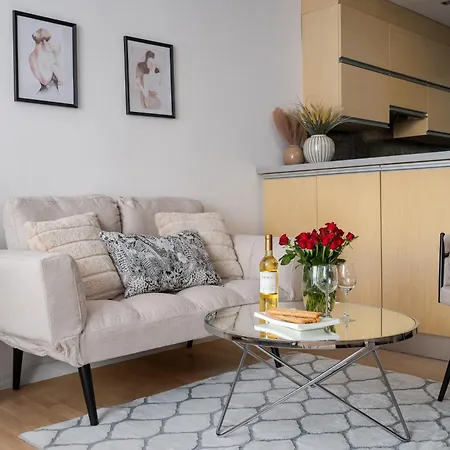 Belapart 2-Bedroom Downtown Apartament, 1 Km To Central Station, Metro, Netflix, Air-Conditioning *