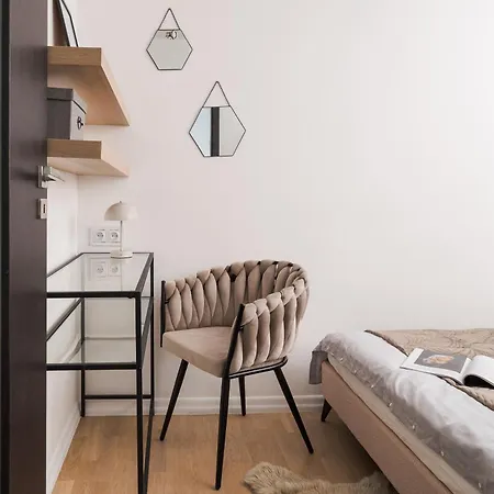 Apartment Belapart 2-Bedroom Downtown Apartament, 1 Km To Central Station, Metro, Netflix, Air-Conditioning Warsaw