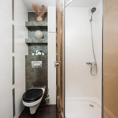 Belapart 2-Bedroom Downtown Apartament, 1 Km To Central Station, Metro, Netflix, Air-Conditioning