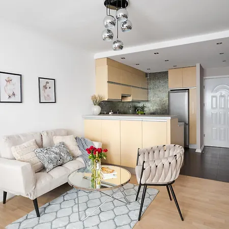 Belapart 2-Bedroom Downtown Apartament, 1 Km To Central Station, Metro, Netflix, Air-Conditioning