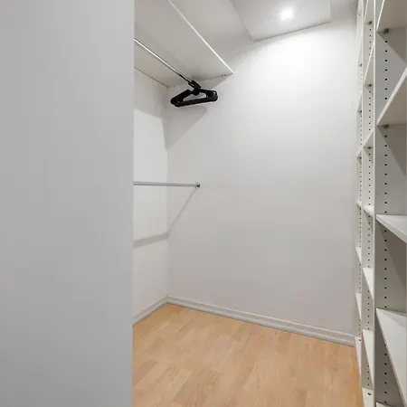 Belapart 2-bedroom Downtown Apartament, 1 Km To Station, Metro, Netflix, Air-conditioning *