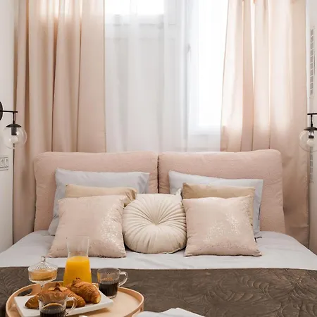 Belapart 2-bedroom Downtown Apartament, 1 Km To Station, Metro, Netflix, Air-conditioning Daire