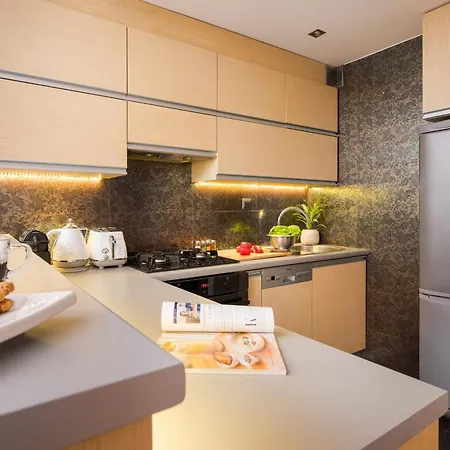 Belapart 2-bedroom Downtown Apartament, 1 Km To Station, Metro With Air-conditioning Varsavia